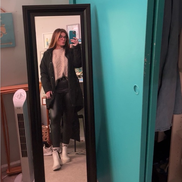 Meet your Posher, Shannon - Picture 2 of 2